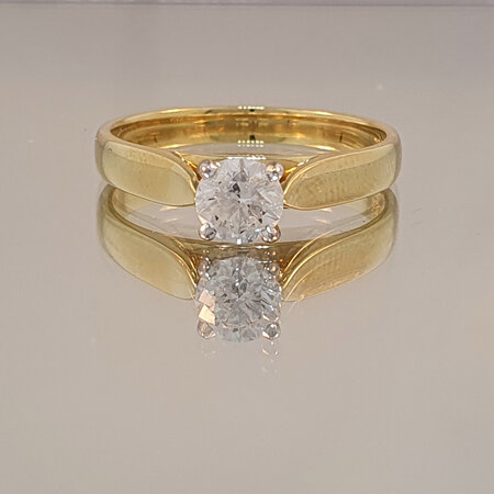 18ct Solitaire Diamond Ring