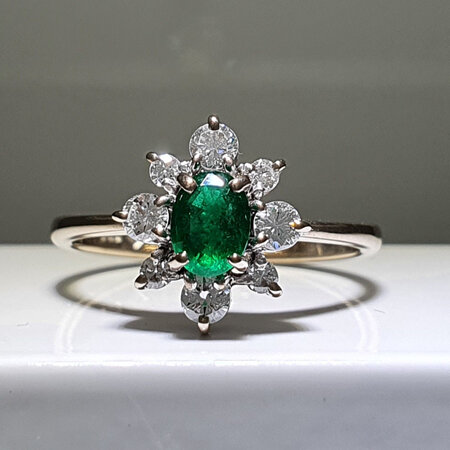 18ct White Gold and Emerald Ring