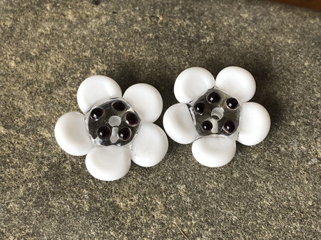 1x Handmade glass bead - 3D Flower - white