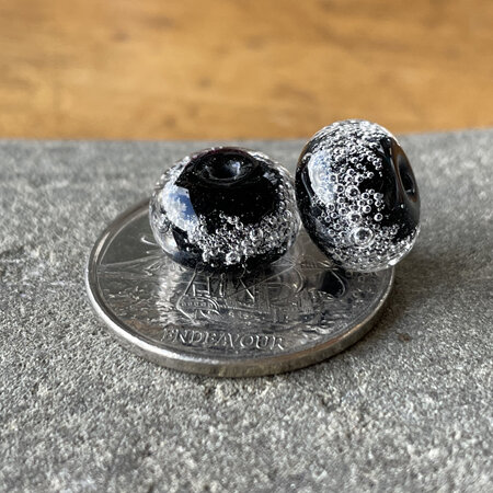 1x handmade glass bead - baking soda - black
