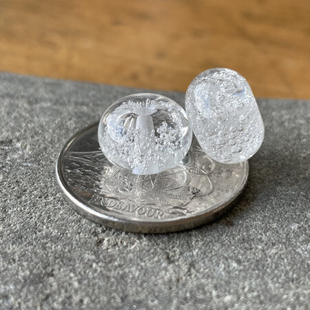 1x handmade glass bead - baking soda - clear