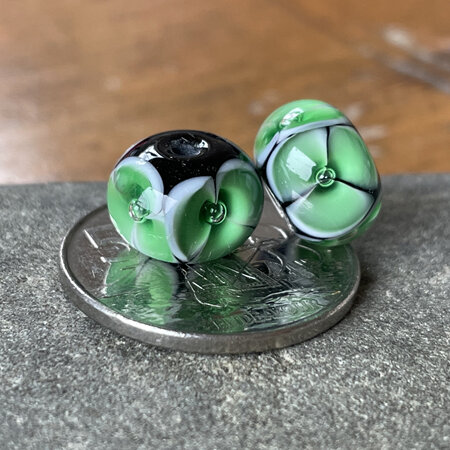 1x Handmade glass bead - bubble flower - Emerald