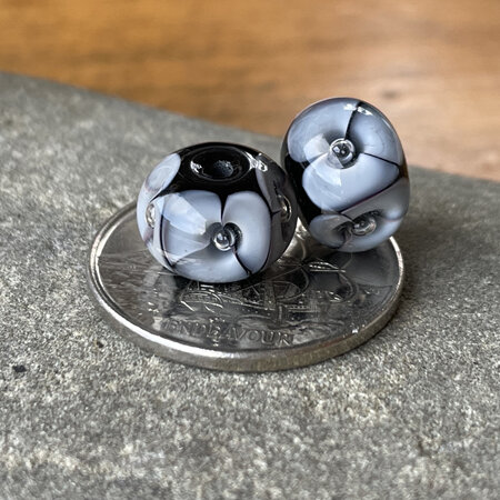 1x Handmade glass bead - bubble flower - Pale grey