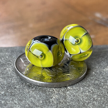 1x handmade glass bead - bubble flower - yellow