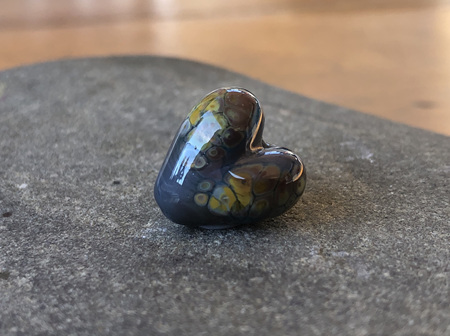 1x handmade glass bead - heart - jitterbug on dark matter