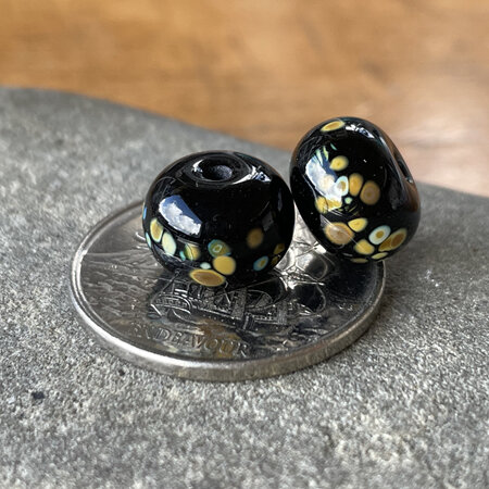 1x handmade glass bead - jitterbug -  black