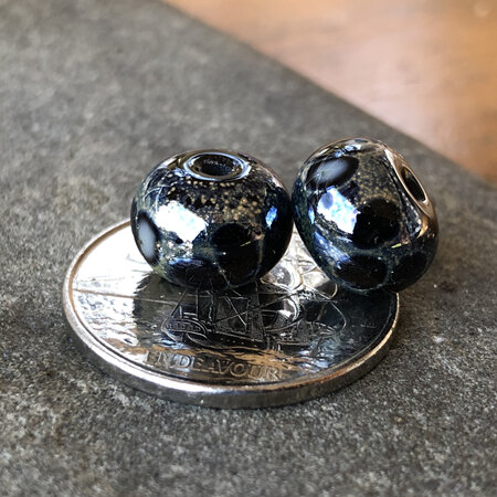 1x handmade glass bead - luna - black