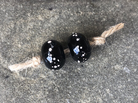 1x Handmade glass bead - pure silver trails - black