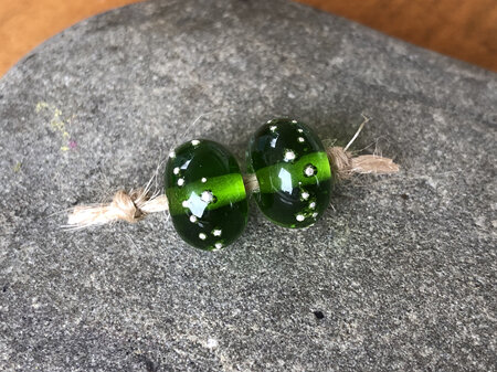 1x handmade glass bead - pure silver trails - green grass dark