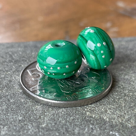 1x handmade glass bead - pure silver trails - green grass