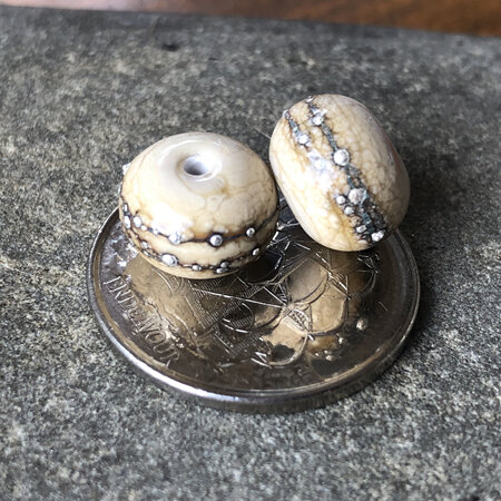 1x Handmade glass bead - pure silver trails - Ivory