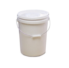 20 Litre food grade plastic buckets with lid