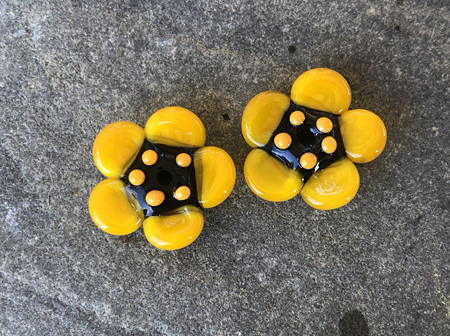 2x Handmade glass beads - 3D flower - yellow