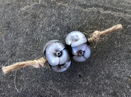 2x Handmade glass beads - bubble flower - Pale grey on black