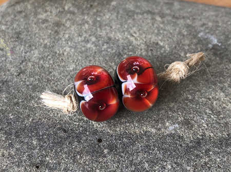 2x Handmade glass beads - bubble flower - Red