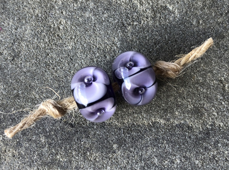 2x Handmade glass beads - bubble flower - Violet