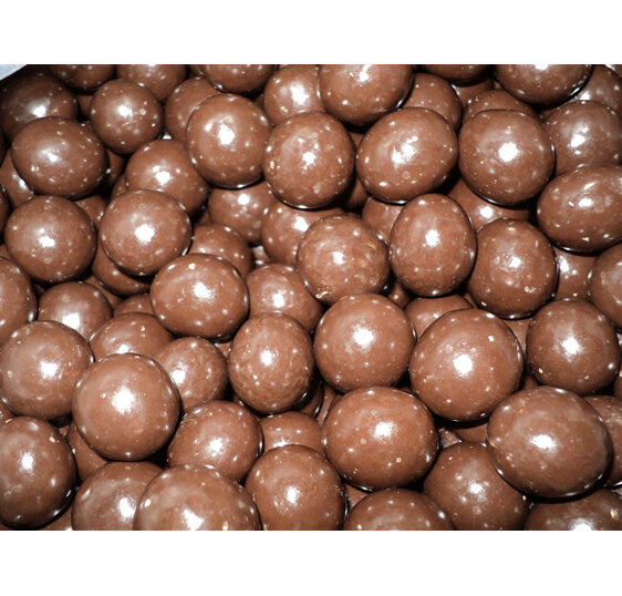 A happy combination of rich milk chocolate and macadamia kernel, these continue