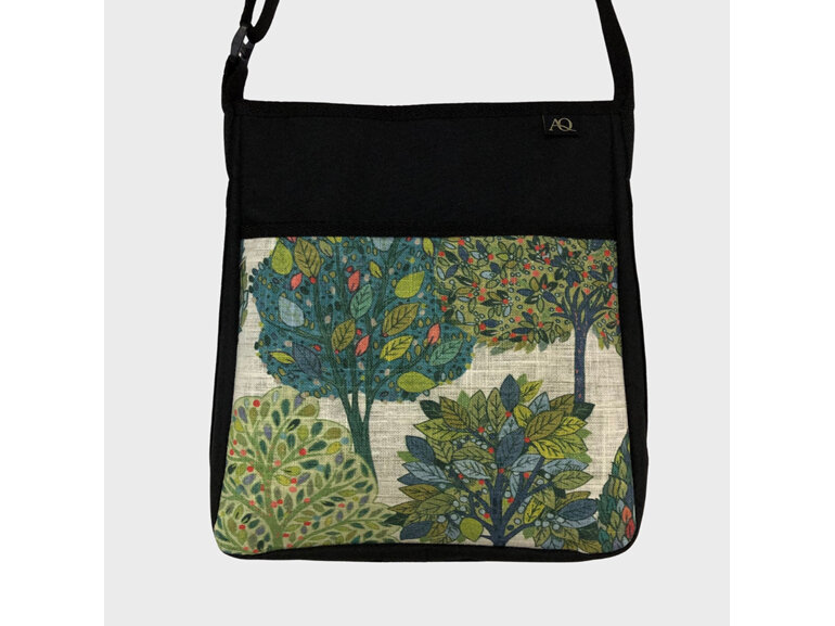 A large carryall bag suitable for a laptop with great pockets