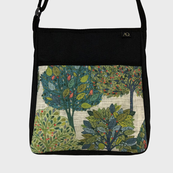 A large carryall bag suitable for a laptop with great pockets