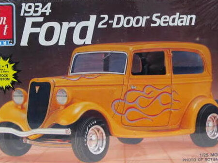 AMT 1/25 1934 Ford 2-Door Sedan (AMT6510)