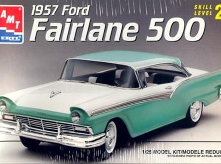 AMT 1/25 1957 Ford Fairlane 500 (AMT8028)