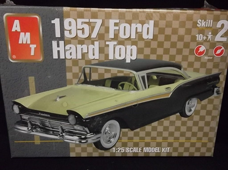 AMT 1/25 1957 Ford Hard Top (AMT31838)
