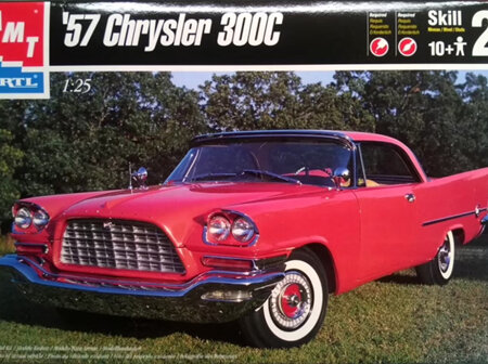 AMT 1/25 57 Chrysler 300C (AMT30046)