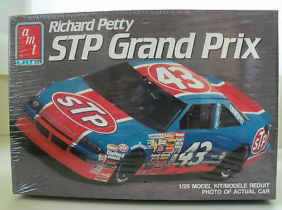 AMT 1/25 Richard Petty STP Pontiac