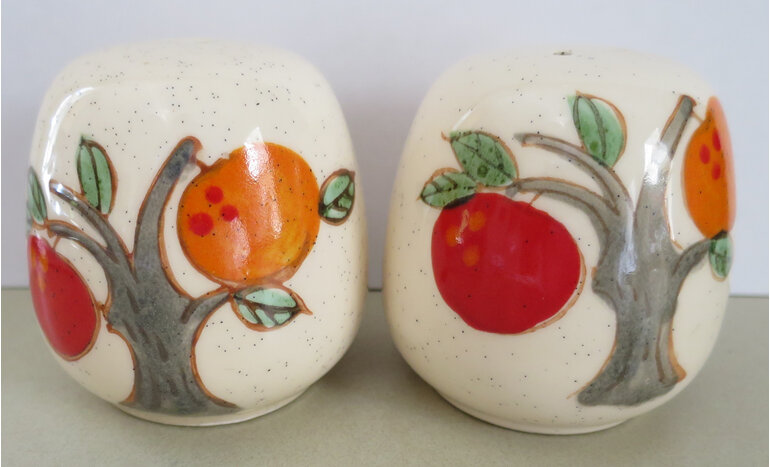 Apples and oranges salt and pepper