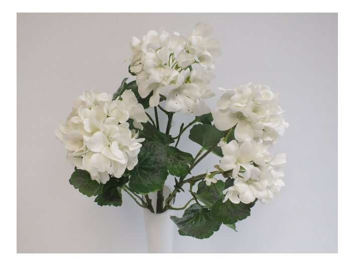 #artificialflowers #fakeflowers #decorflowers #fauxflowers#silk#geranium#white#