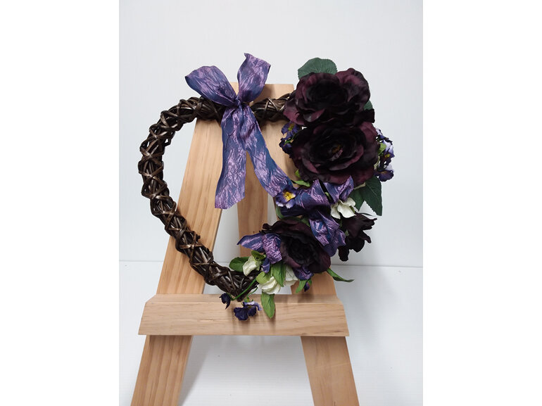 #artificialflowers#fakeflowers#decorflowers#fauxflowers#wreath#cane#heart#purple