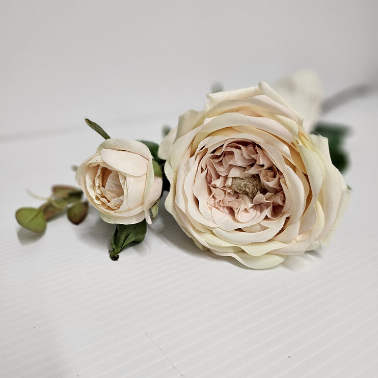 #artificialflowers#fakeflowers#decorflowers#fauxflower#stem#rose#bloom#english