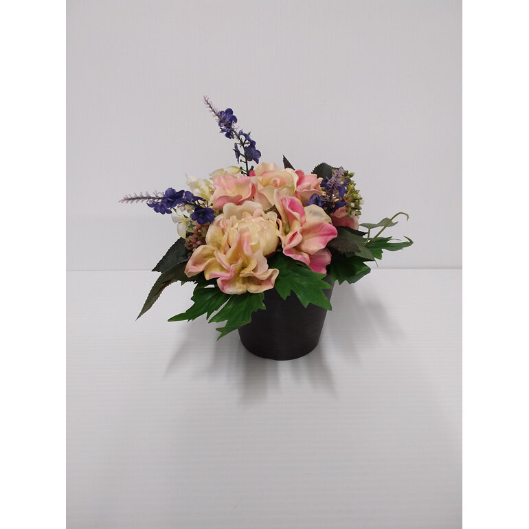 #artificialflowers#fakeflowers#decorflowers#fauxflowers#funeral#cemetary#concret