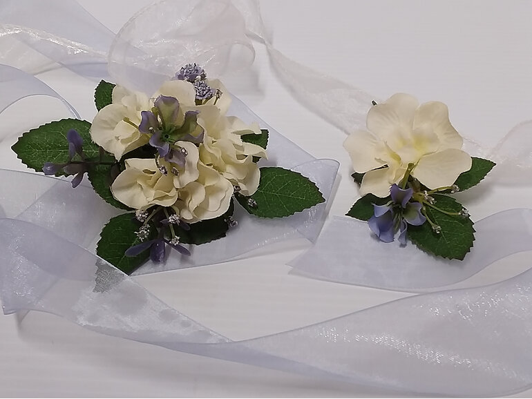 #artificialflowers#fakeflowers#decorflowers#fauxflowers#corsage#white#mauve