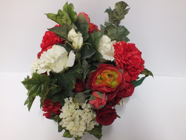 #artificialflowers#fakeflowers#decorflowers#fauxflowers#arrangement#red#lwhite