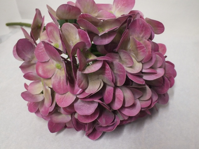 #artificialflowers#fakeflowers#decorflowers#fauxflowers#hydrangea#violetpink