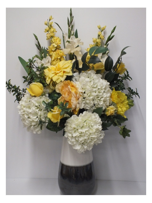 #artificialflowers#fakeflowers#decorflowers#fauxflowers#arrangement#yellow/cream