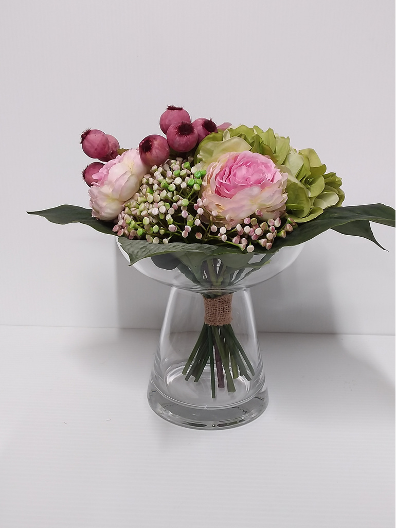 #artificialflowers#fakeflowers#decorflowers#fauxflowers#arrangement#pinks#glass