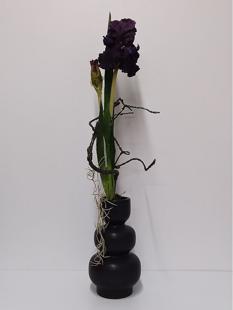 #artificialflowers#fakeflowers#decorflowers#fauxflowers#arrangement#iris#purple