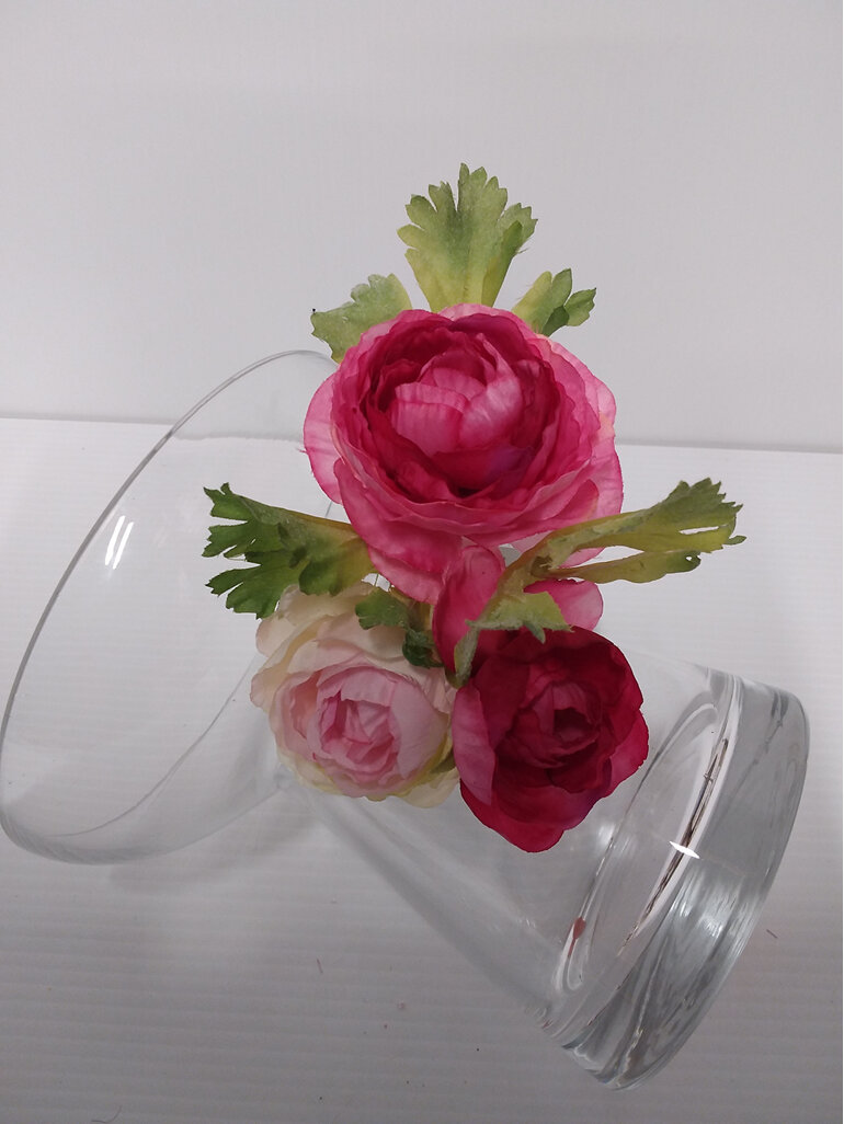 #artificialflowers#fakeflowers#decorflowers#fauxflower#posy#mini#pinks#buttonhol