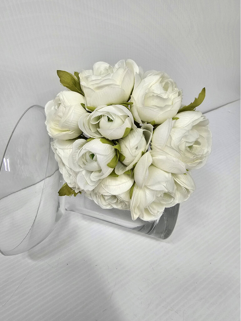 #artificialflowers#fakeflowers#decorflowers#fauxflower#posy#white#ranuncular