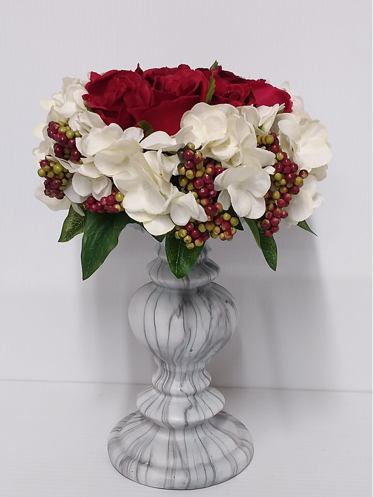 #artificialflowers#fakeflowers#decorflowers#fauxflowers#candle#roses