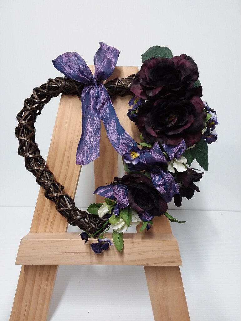 #artificialflowers#fakeflowers#decorflowers#fauxflowers#wreath#cane#heart#purple