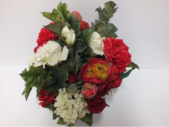 #artificialflowers#fakeflowers#decorflowers#fauxflowers#arrangement#red#lwhite