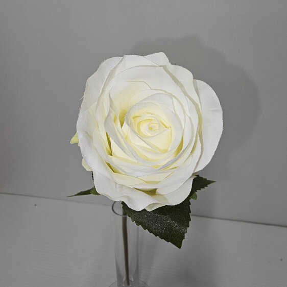 #artificialflowers#fakeflowers#decorflowers#fauxflower#posy#white#rose#bud#mediu