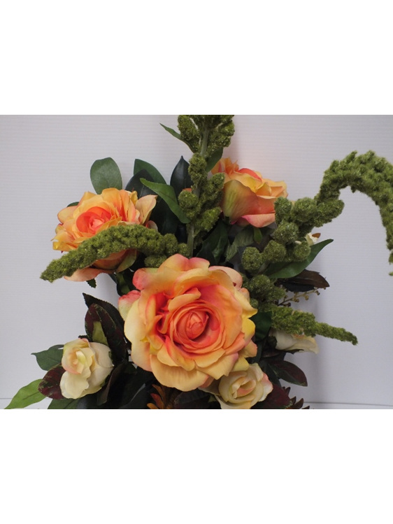 #artificialflowers#fakeflowers#decorflowers#fauxflowers#arrangement#aprico#roses