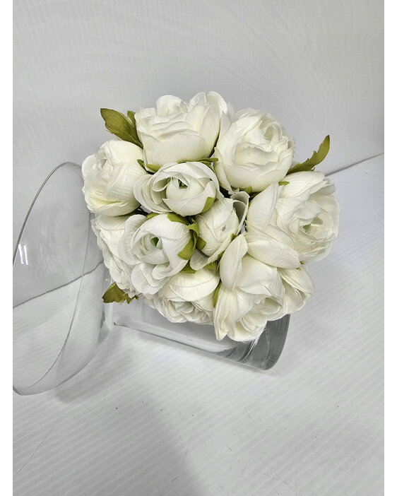 #artificialflowers#fakeflowers#decorflowers#fauxflower#posy#white#ranuncular