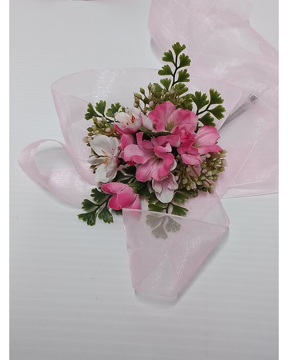 #artificialflowers#fakeflowers#decorflowers#fauxflowers#corsage#pink#pretty