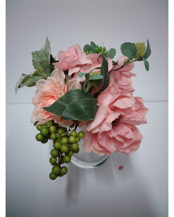 #artificialflowers#fakeflowers#decorflowers#fauxflower#posy#pinks#berries