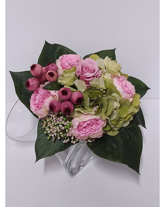 #artificialflowers#fakeflowers#decorflowers#fauxflowers#arrangement#pinks#glass